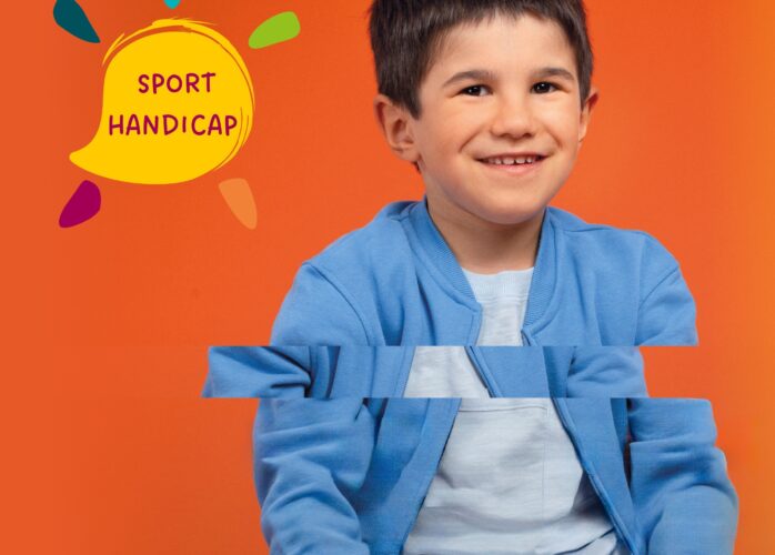 Enfant avec gilet bleu