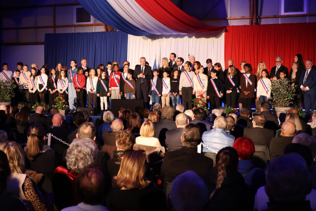 Conseil municipal sur scène lors de vœux à la population