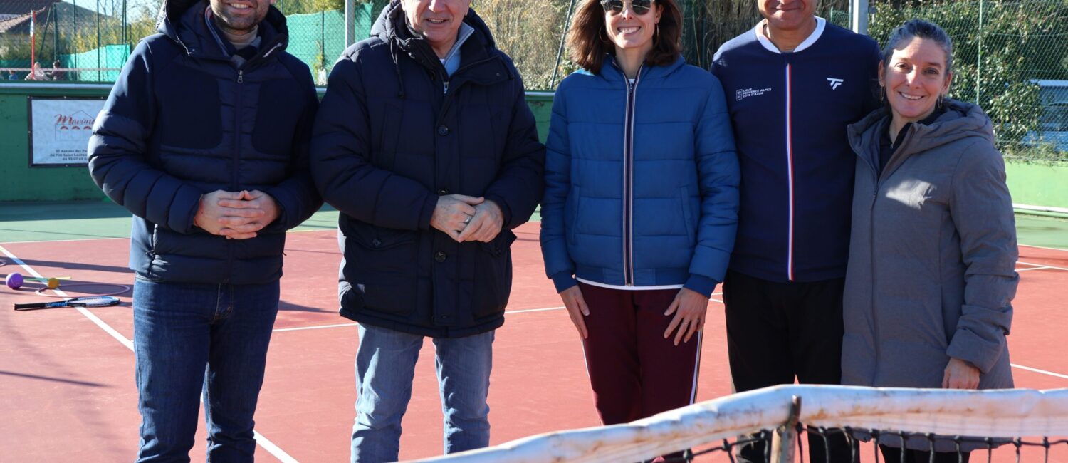 Initiation au tennis à Montaleigne, en présence de la championne de tennis Alizée Cornet.