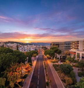 Vue aérienne de l'avenue du Général de Gaulle après travaux de requalification.
