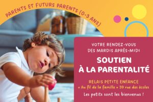 Enfant jouant aux cubes