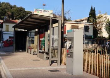 Nouvel arrêt de bus Square Bènes.