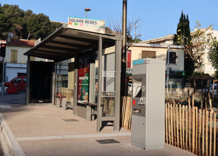 Nouvel arrêt de bus Square Bènes.