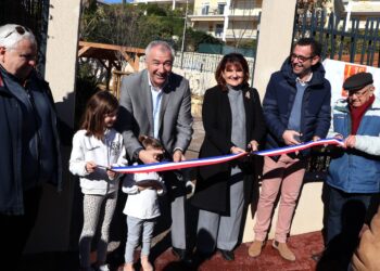 Inauguration du square Franquin, en présence du maire et des élus.