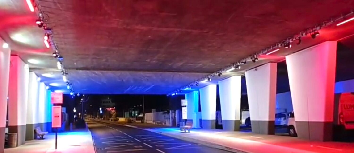 Eclairage sous le pont de l'autoroute A8.