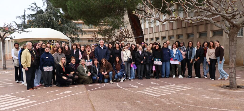 Photo de groupe : Joseph Segura Maire et les 46 ATSEM