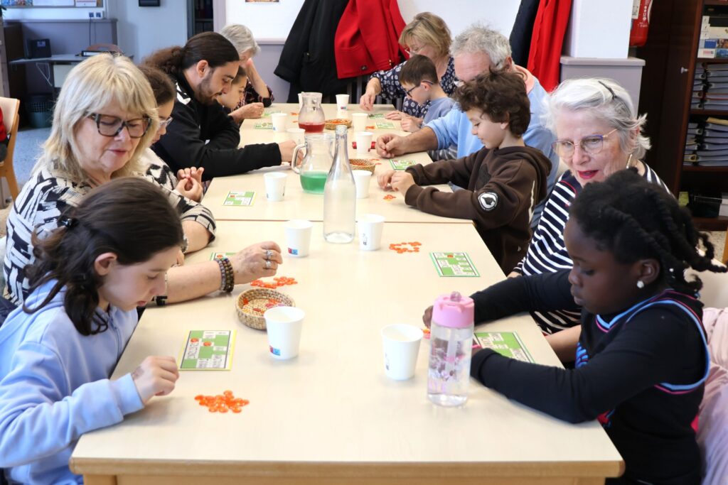 Loto intergénérationnel seniors enfants.